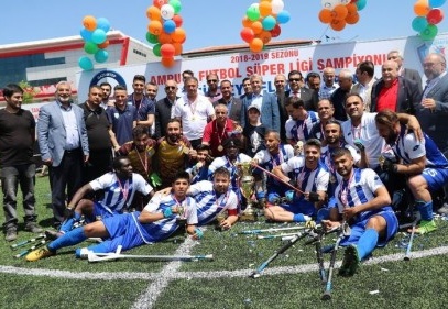Şahinbey Ampute Futbol Takımı şampiyonluk kupasını kaldırdı 