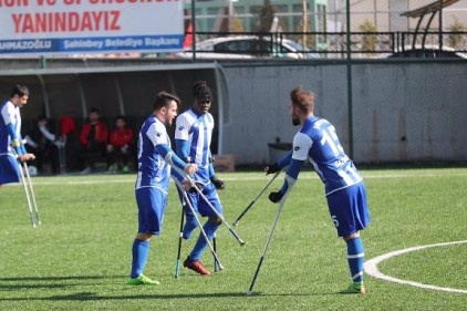 Şahinbey Ampute, ilk yarıyı 7-0 kazanarak lider oldu