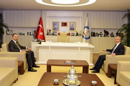 Şahinbey Belediye Başkanı Mehmet Tahmazoğlu&#8217;na veda ziyaretinde bulundu