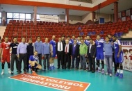 Şahinbey Belediye Gençlik Spor Voleybol takımı finale göz kırptı