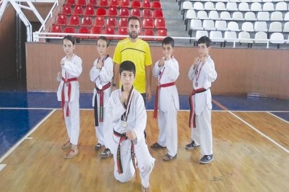 Şahinbey Belediye Gençlik ve Spor Kulübü tekvandocuları 5 madalya aldı
