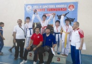 Şahinbey belediye karate takımı 21 madalya alarak birinci oldu