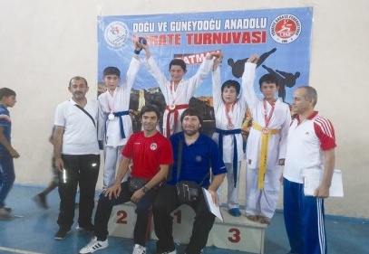 Şahinbey belediye karate takımı 21 madalya alarak birinci oldu
