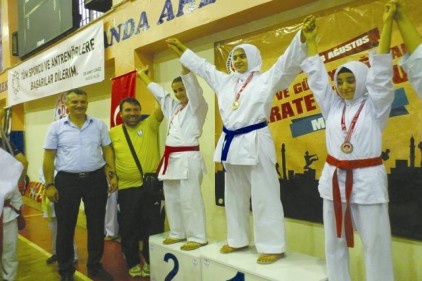 Şahinbey Belediye Karate Takımı, 11 madalya ile döndü