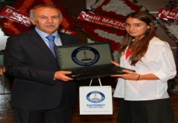 Şahinbey Belediyesi 156 öğrenciye dizüstü bilgisayar hediye etti