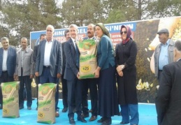 Şahinbey Belediyesi çiftçiye 2000 ton arpa ve buğday tohumu dağıttı 