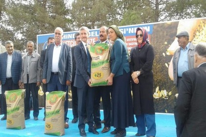 Şahinbey Belediyesi çiftçiye 2000 ton arpa ve buğday tohumu dağıttı 