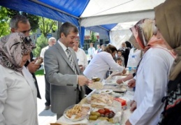 Şahinbey Belediyesi kursiyerleri kermes düzenledi