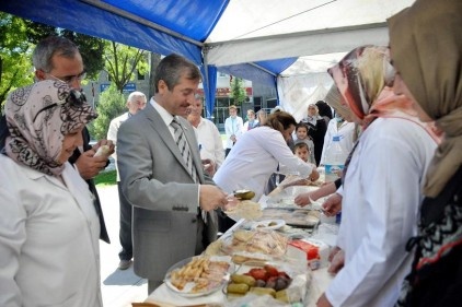 Şahinbey Belediyesi kursiyerleri kermes düzenledi