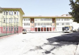 Şahinbey Belediyesi okulları asfaltlıyor