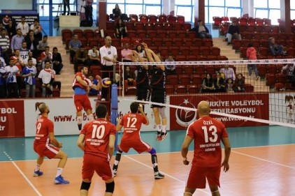 Şahinbey Belediyesi Voleybol Takımı grubu lider bitirdi