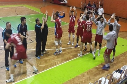 Şahinbey Belediyesi Voleybol takımı ligde kalmayı garantiledi