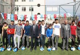 Şahinbey Belediyesinden okullara yeni halı saha