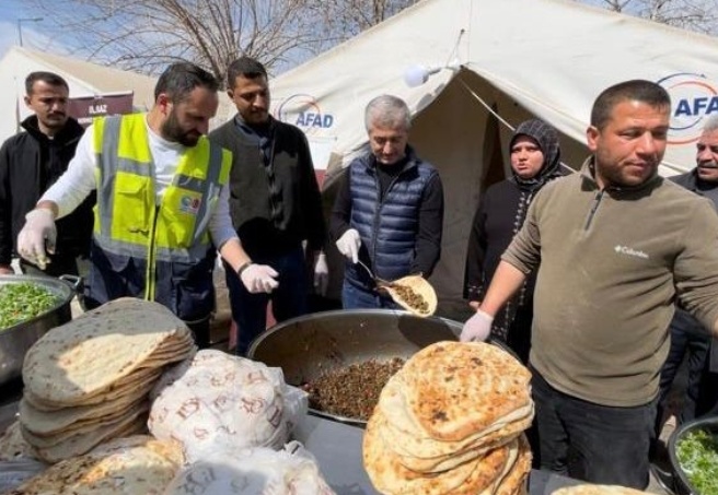 Şahinbey ekipleri, Adıyaman’da enkaz kaldırma çalışmasına destek veriyor