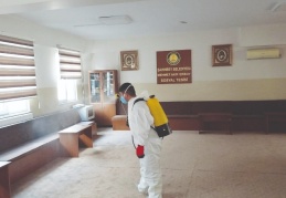 Şahinbey, hastalıkların bulaşmasını engellemek için ilaçlama çalışması yapıyor