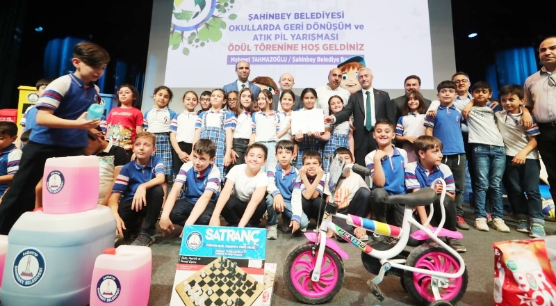 Şahinbey ilçemize ağaç dikimi gerçekleştirip 640 tane park yaptık