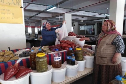 Şahinbey Köy Pazarı&#8217;nda tek kadın satıcı
