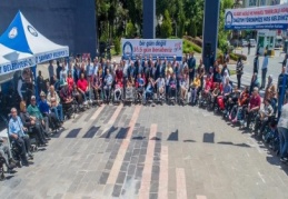 Şahinbey, tekerlekli sandalye dağıttı