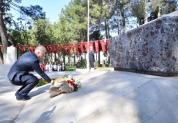 Şahinbey ve şehitler anısına askerler tarafından saygı atışı yapıldı