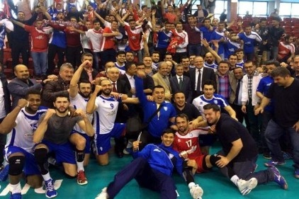 Şahinbey Voleybol takımı galibiyet sevinci yaşıyor
