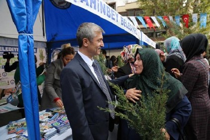 Şahinbey&#039;de 400 bin fidan dağıtıldı