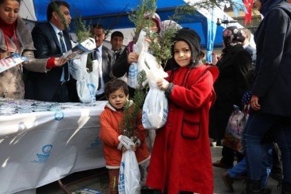 Şahinbey&#039;de 400 bin fidan dağıtıldı