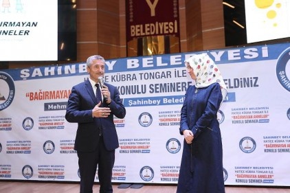 Şahinbey&#8217;de "Bağırmayan Anneler" konferansı düzenlendi