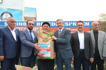 Şahinbey&#8217;de çiftçilere 2 bin ton gübre desteği verildi