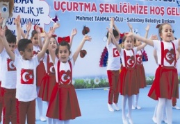 Şahinbey'de çocuklar uçurtma şenliğinde buluştu 