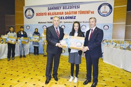 Şahinbey'de dizüstü bilgisayar sevinci yaşandı