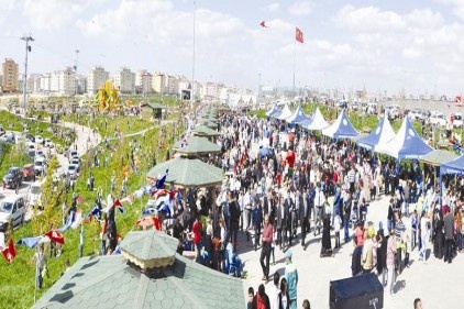 Şahinbeyde gökyüzü uçurtmalarla rengarenk oldu