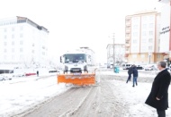 Şahinbey'de karlı yollara anında müdahale edildi