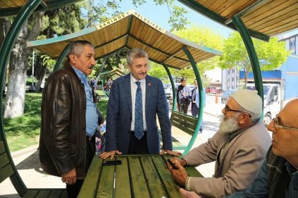 Şahinbey&#8217;de parklar yaza hazırlandı