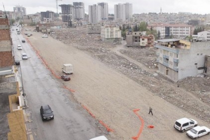 Şahinbey&#8217;de yol genişletme çalışmaları devam ediyor 