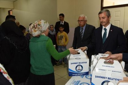 Şahinbey&#8217;den 500 aileye et yardımı yapıldı