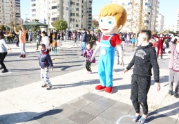 Şahincan ve spor eğitimciler annelere ve çocuklara spor yaptırdı