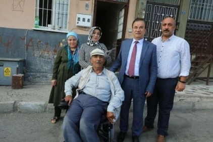 Şahin&#8217;den, engelli çifte tekerlekli sandalye yardımı 