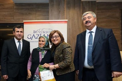 Şahin&#8217;i &#8220;Ana arı&#8221; diye karşıladılar