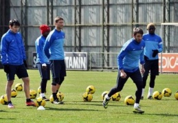 Şahinler, Kartala bileniyor