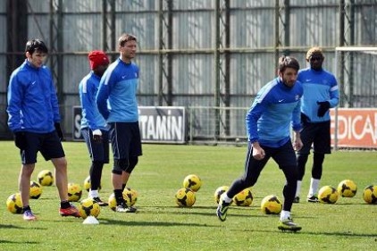 Şahinler, Kartala bileniyor