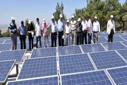 Şahitkamil güneş panelleri kuruyor