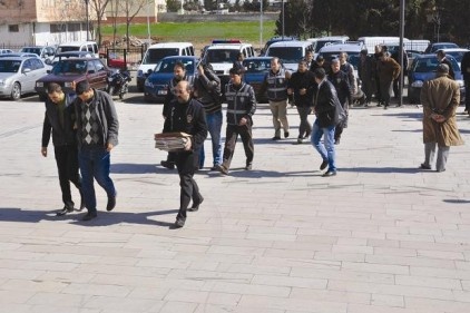 Sahte evrakla emeklilik polise takıldı