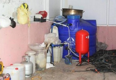"Sahte kimlik" uyuşturucu imalathanesini ortaya çıkardı 