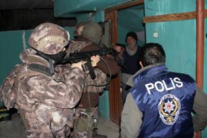 Sahte polis, savcı ve jandarma çetesine büyük operasyon