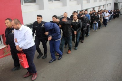 Sahte polisler birbirini dolandırdı 