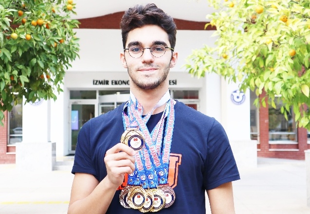 Sakat omuzla Türkiye şampiyonu oldu