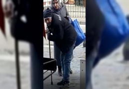 Sakat taklidi yapan dilencinin foyasını vatandaşlar ortaya çıkardı