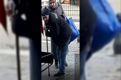 Sakat taklidi yapan dilencinin foyasını vatandaşlar ortaya çıkardı