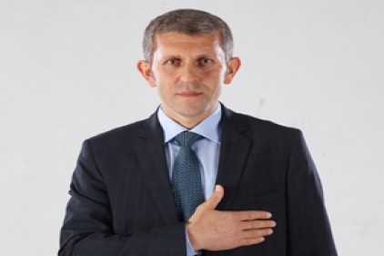Sakindi ve olaylara farklı bir açıdan bakardı