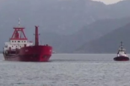 Saldırıya uğrayan Türk gemisi Marmaris Limanı&#8217;nda